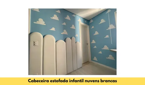 cabeceira infantil nuvens brancas